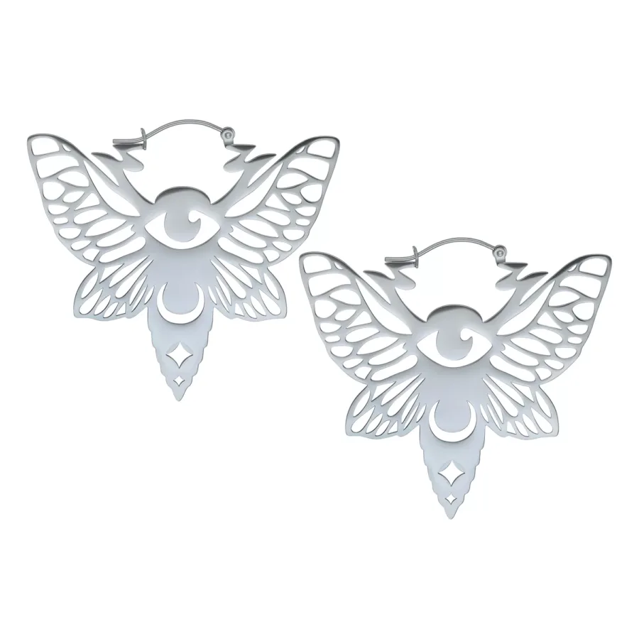 Paar silberne Moth Hoops Ohrringe aus Edelstahl auf weißem Hintergrund