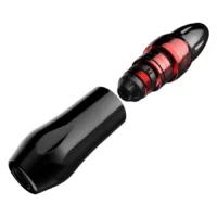 Xion Pen Rot Schwarz Aluminium Tattoomaschine Schwarze und rote Xion Pen Tattoomaschine aus Aluminium auf weißem Hintergrund