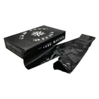 Schwarze Clipcord Sleeves aus der Verpackung gezogen auf weißem Hintergrund