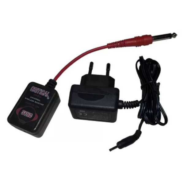 Universal Receiver EU in Schwarz Schwarzer Universal Receiver EU mit Kabel auf weißem Hintergrund