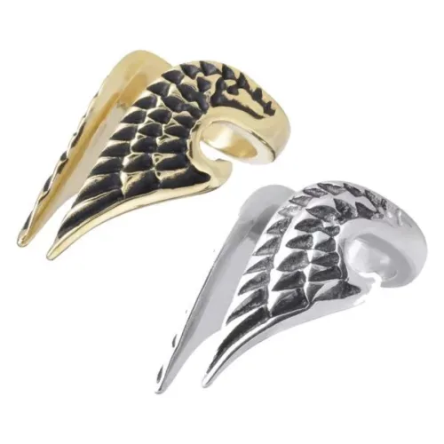 Zwei Engelsflügel Piercings aus Chirurgenstahl in Silber und Gold auf weißem Hintergrund