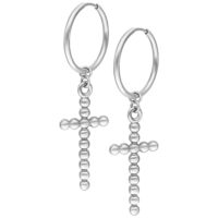 Silberne Bubble Cross Hoops Ohrringe Zwei silberne Hoops mit Kreuzanhänger aus Kugeln auf weißem Hintergrund