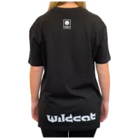 Rückansicht eines schwarzen Wildcat T-Shirts mit Logo auf weißem Hintergrund
