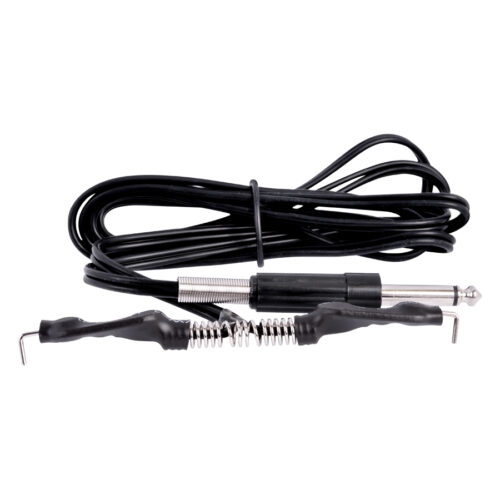 Schwarzes Clip Cord mit Klinkenstecker auf weißem Hintergrund