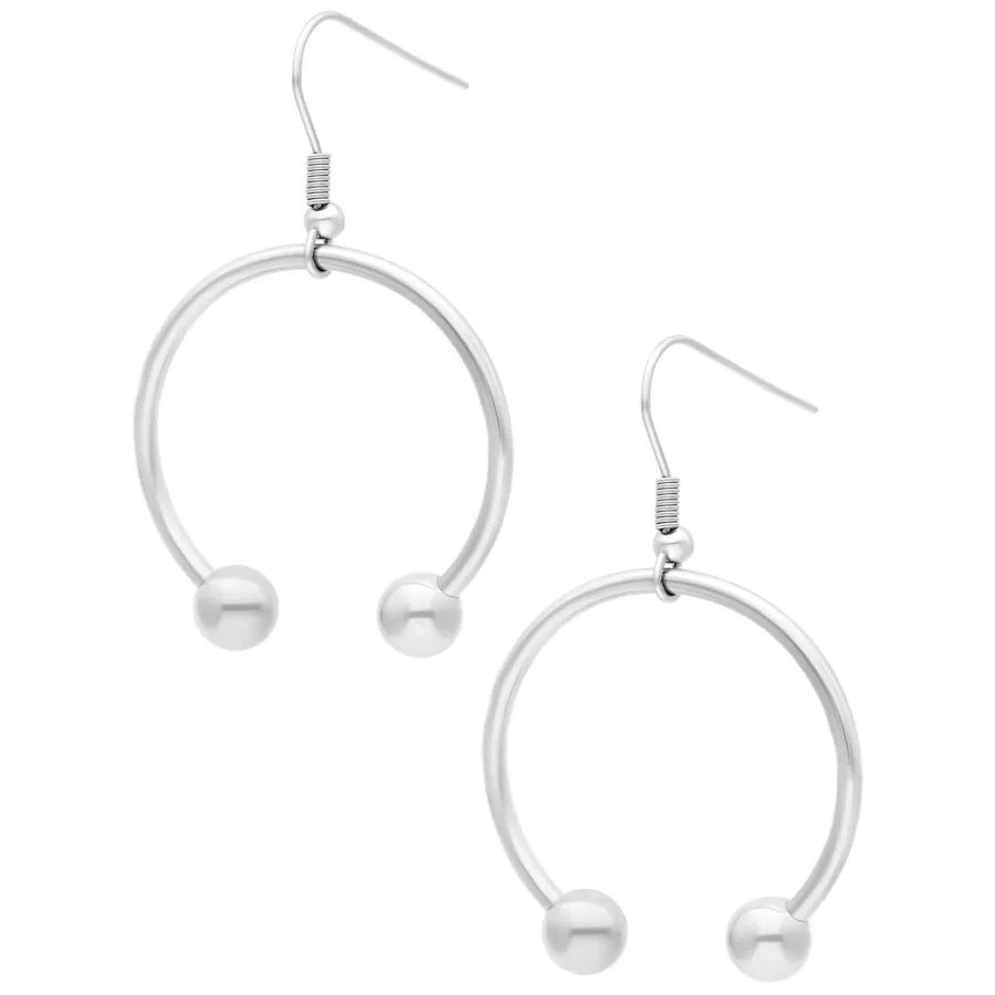 Silberne Circular Barbell Ohrringe aus Chirurgenstahl auf weißem Hintergrund