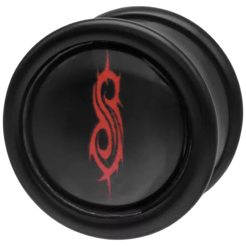 Schwarzer Plug mit rotem Tribal-Logo von Slipknot auf weißem Hintergrund