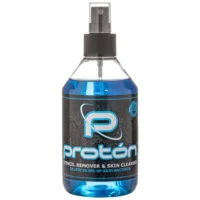 Proton Stencil Remover Blue Flasche mit Sprühkopf auf weißem Hintergrund