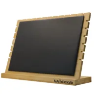 Schwarzes Halsketten-Display aus Holz Schwarzes Display für Halsketten aus Holz mit Wildcat-Logo