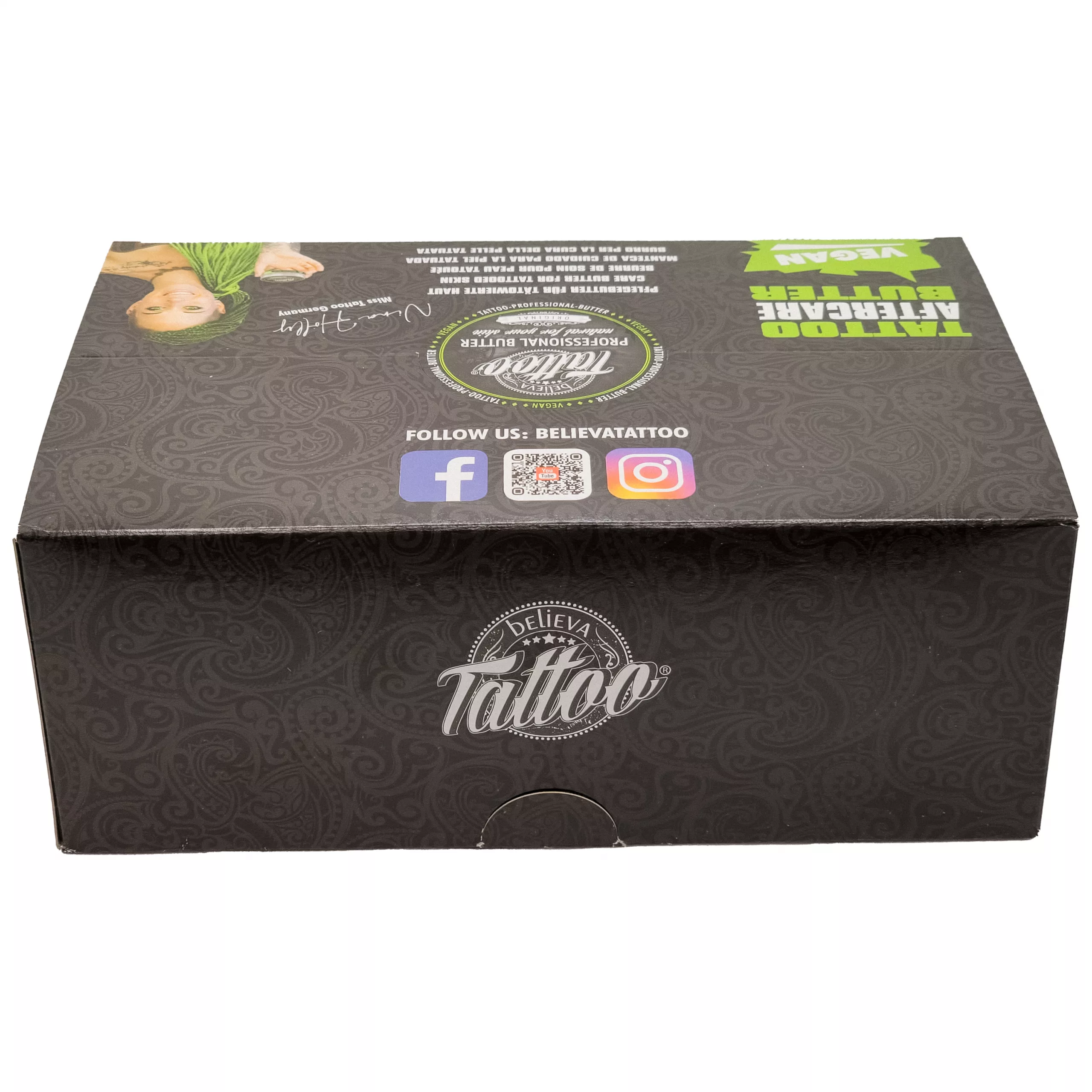 Believa Tattoo Butter in schwarzer Verpackung Schwarze Box der Believa Tattoo Butter mit Logo und Social Media Icons