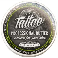 Believa Tattoo Butter in 35ml Dose Runde Dose Believa Tattoo Butter mit grünem Rand auf weißem Hintergrund