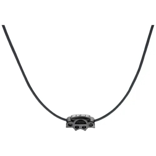 Schwarze Lederkette mit 5FDP Charm aus schwarzem Chirurgenstahl auf weißem Hintergrund