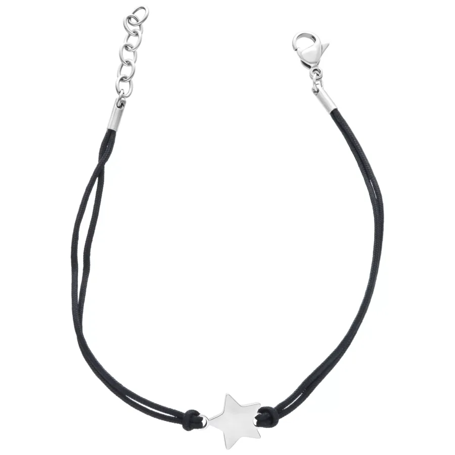 Schwarzes Nylonarmband mit silbernem Sternanhänger auf weißem Hintergrund