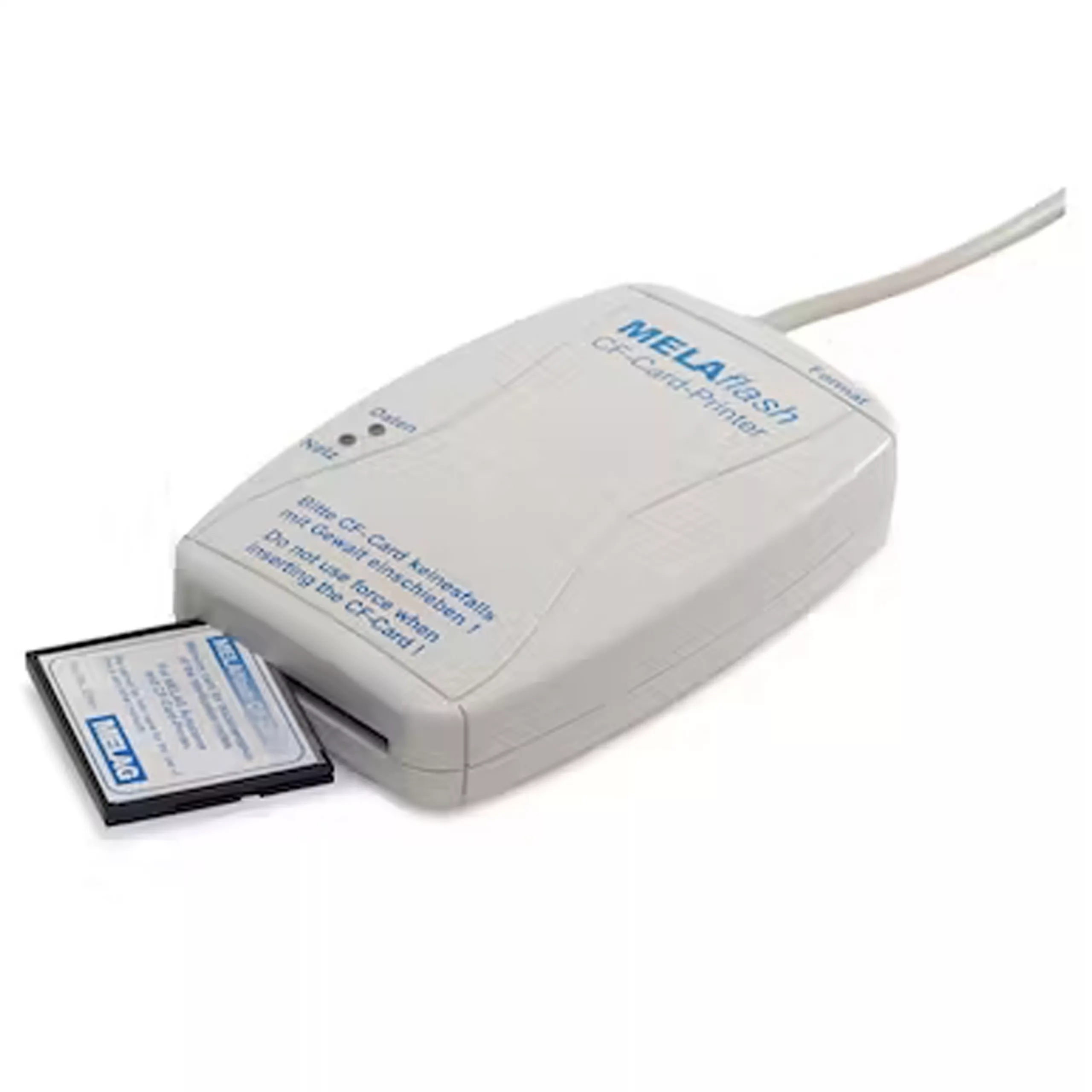 MELAflash CF-Card-Printer in Weiß Weißer MELAflash CF-Card-Printer mit eingelegter Speicherkarte auf hellem Hintergrund