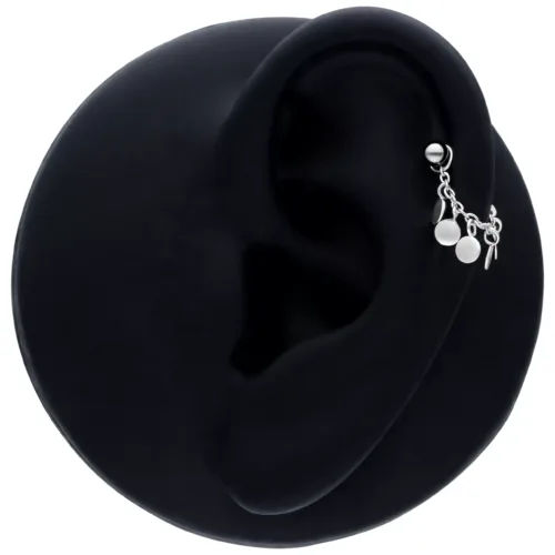 Schwarze Piercingkette aus Silber, 20 mm Länge, am Ohr