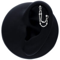 Schwarze Doppel-Ballkette Piercingkette 20mm Schwarze Doppel-Ballkette Piercingkette, 20mm Länge, auf schwarzem Hintergrund