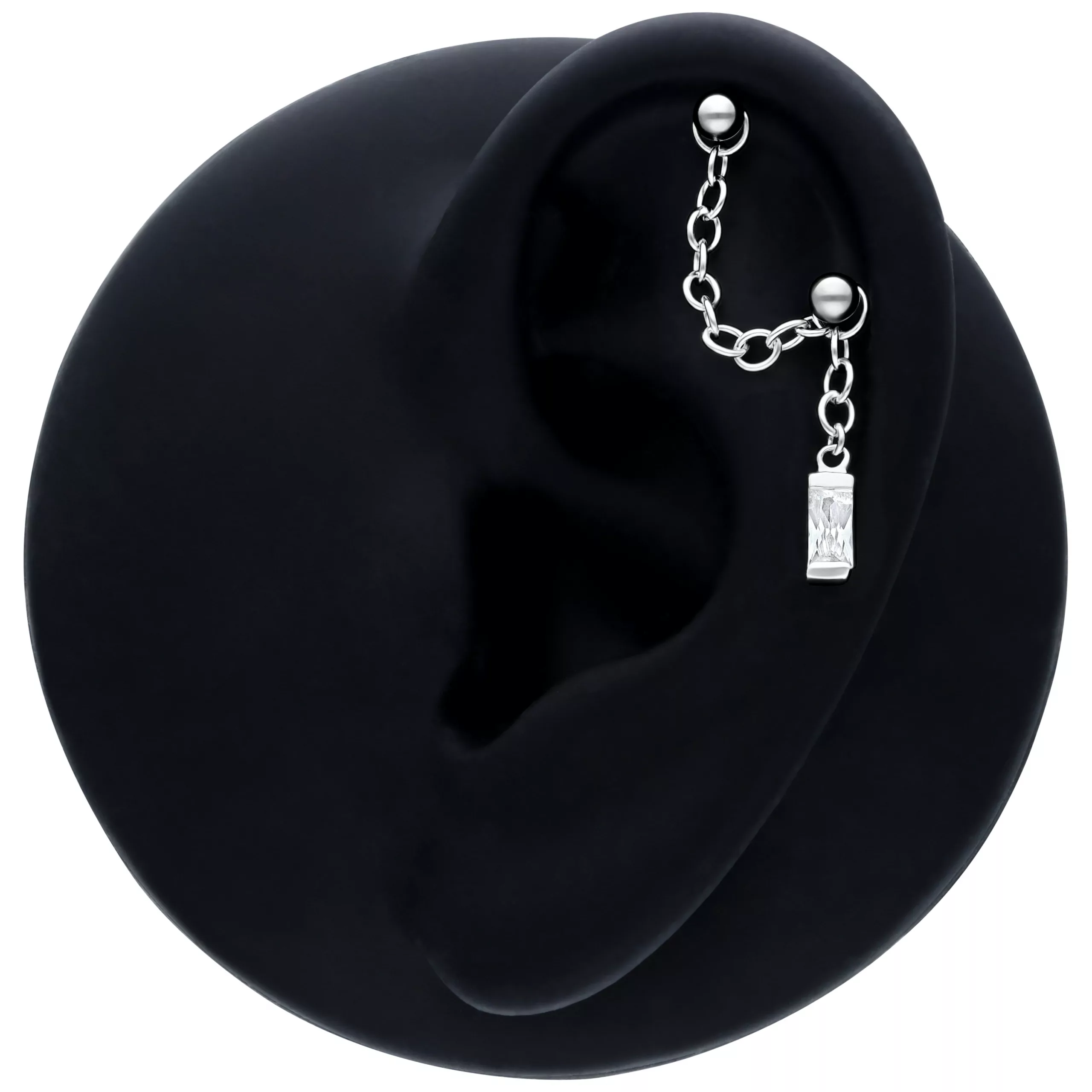 Schwarze Hänge Baguette Kristall Piercingkette Schwarze Piercingkette mit Hänge-Baguette-Kristall an einem Ohrmodell