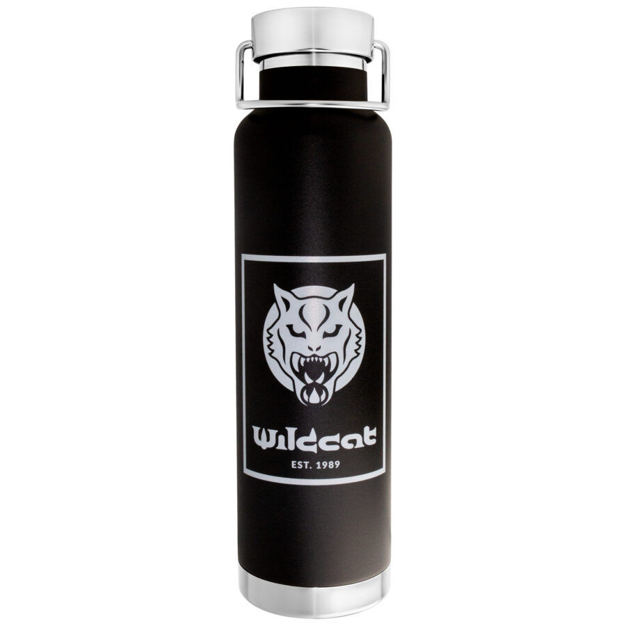 Schwarze Vakuum Isolierflasche mit Wildcat Logo auf weißem Hintergrund