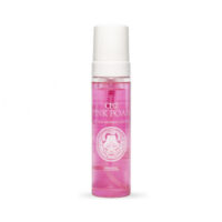 Flasche mit pinkem Schaum, Aloe Tattoo CB2, 220 ml, auf weißem Hintergrund