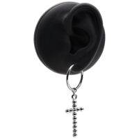 Silberne Bubble Cross Hoops Ohrringe am Ohr Silberne Kreuz-Ohrringe aus Chirurgenstahl an schwarzem Ohrmodell