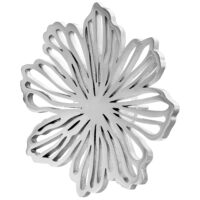 Elegante Blumen-Ohrstecker aus Edelstahl Silberne Blumen-Ohrstecker aus Edelstahl auf weißem Hintergrund