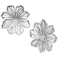 Elegante Blumen Ohrstecker aus Edelstahl Paar silberne Blumen Ohrstecker aus Edelstahl auf weißem Hintergrund