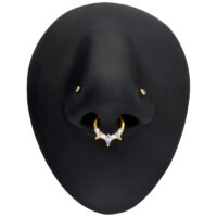 Marquise Septum Clicker in Gold mit Kristallen Goldener Marquise Septum Clicker mit funkelnden Kristallen auf schwarzem Modell