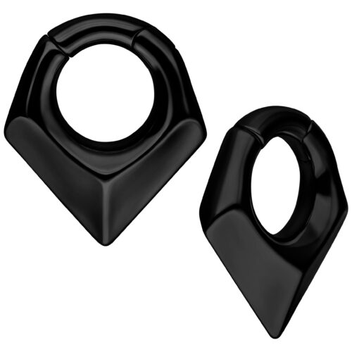 Zwei schwarze Triangle Ohrgewichte aus Chirurgenstahl auf weißem Hintergrund