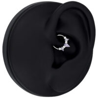 Marquise Hinged Septum Clicker Amethyst Silber Silberfarbener Septum Clicker mit Amethystkristallen auf schwarzem Ohrmodell