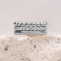 Triple Bubble Crystal Clicker 12mm Silber Silberner Triple Bubble Crystal Clicker mit Kristallen, 12mm, auf hellem Hintergrund