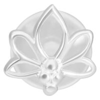 Silbernes Lotus Push-Fit Labret Piercing Silbernes Lotus Push-Fit Labret mit floralem Design auf weißem Hintergrund