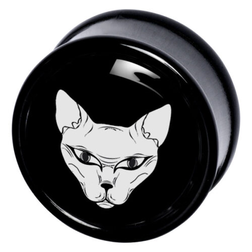 Schwarzer Plug mit weißem Katzenkopf auf glänzendem Hintergrund