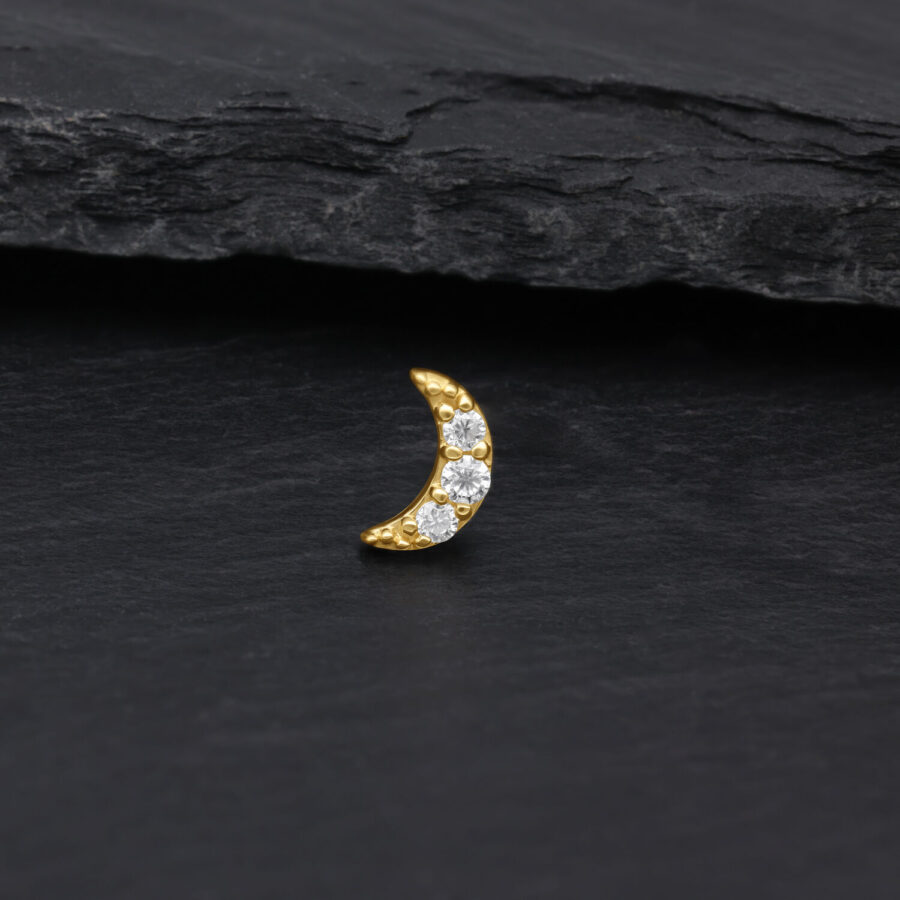 Goldener Mond-Aufsatz mit kristallklaren Moissanit-Steinen auf dunklem Hintergrund