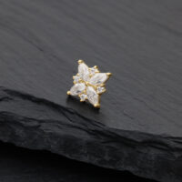 14K Gold Moissanit Blütenaufsatz Goldener Moissanit Blütenaufsatz auf schwarzem Schiefer