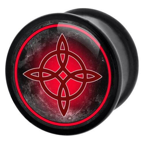 Runder Plug mit rotem Witches Knot Design auf schwarzem Hintergrund