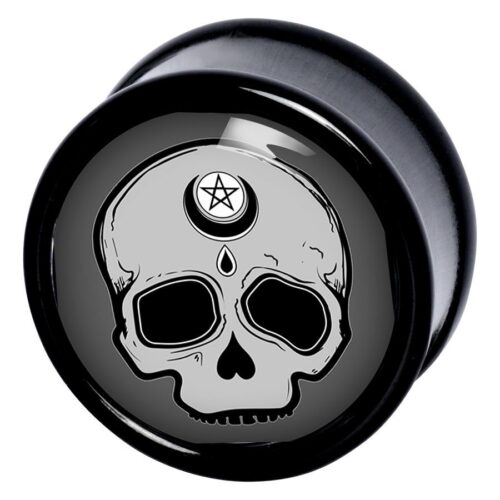 Schwarzer Plug mit Totenkopf und Pentagramm auf weißem Hintergrund