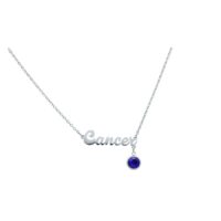 Silberne Kette mit 'Cancer' Schriftzug und blauem Kristallanhänger auf weißem Hintergrund