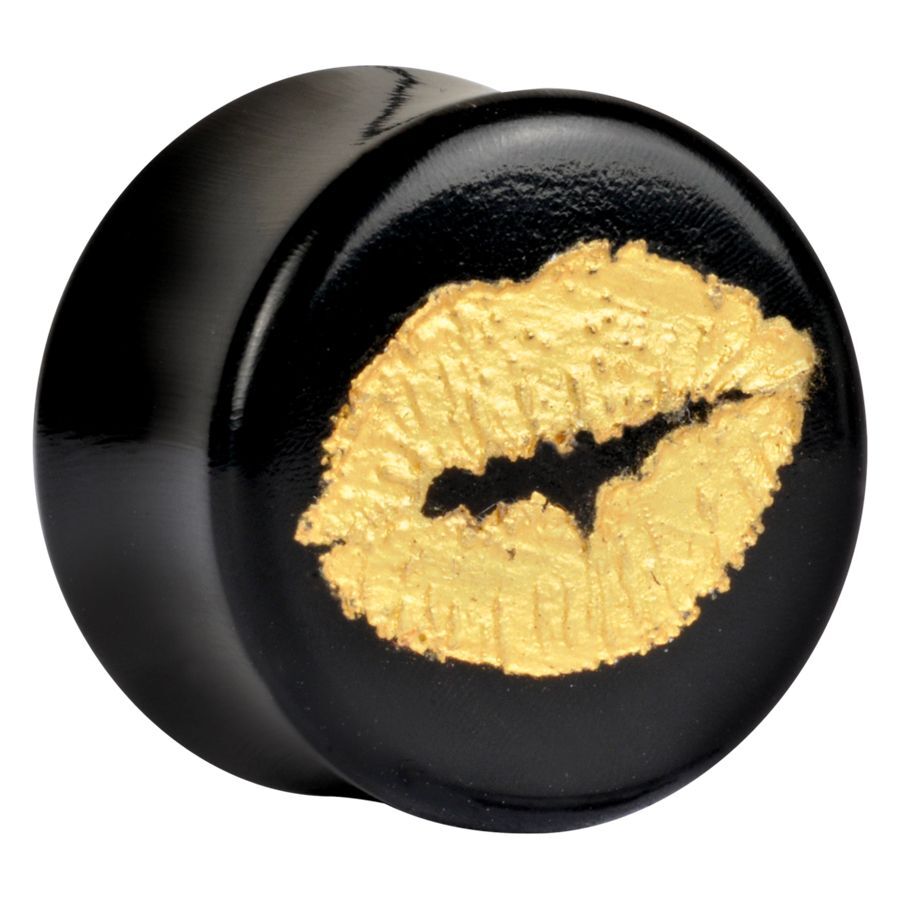 Schwarzer Horn Plug mit goldfarbenem Lippenabdruck auf weißem Hintergrund