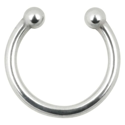 Silberfarbenes Circular Barbell Fake aus Chirurgenstahl 316L auf weißem Hintergrund