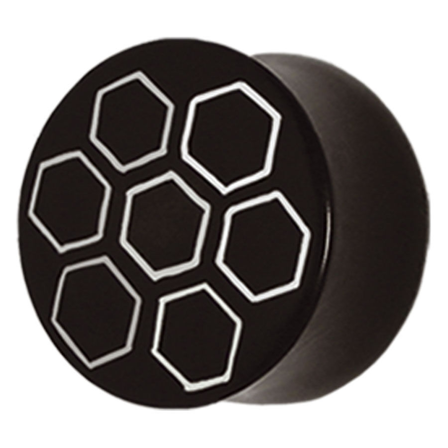 Buffalo Horn Plug mit Wabenmuster Schwarzer Plug aus Horn mit eingraviertem Wabenmuster auf weißem Hintergrund