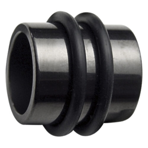 Schwarzer Titan Flesh Tunnel mit zwei Ringen, Studiohintergrund