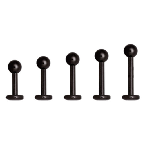 Fünf schwarze Labret Piercings aus Chirurgenstahl auf weißem Hintergrund