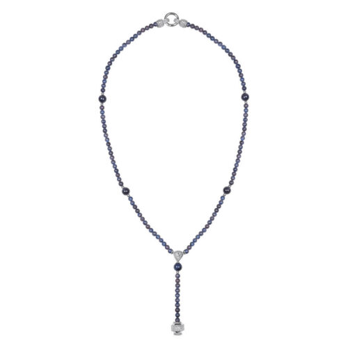 Jeansblaue Kette aus Chirurgenstahl 316L mit Silberakzenten auf weißem Hintergrund