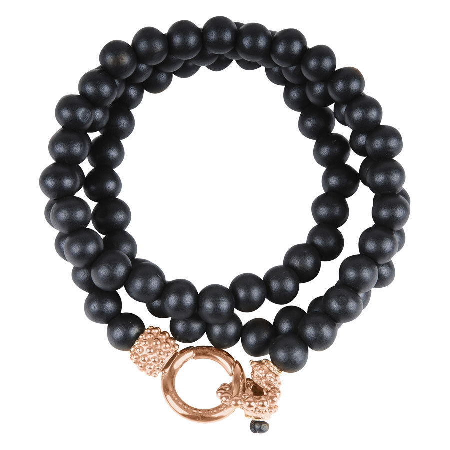 Rose - Black Wood Armband mit Goldverschluss Dreifach gewickeltes schwarzes Holzarmband mit goldfarbenem Verschluss auf weißem Hintergrund