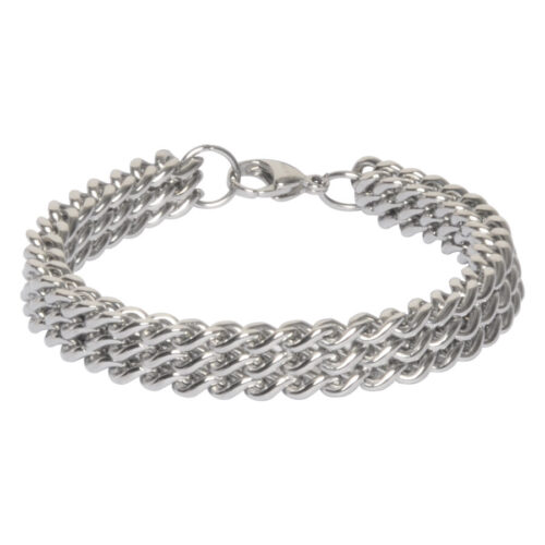 Silbernes, geflochtenes Armband aus Chirurgenstahl auf weißem Hintergrund