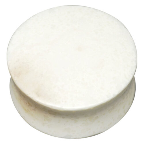 Runder Lemon Chrysoprase Plug aus Stein auf weißem Hintergrund