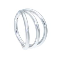 3 Ringe Clicker aus silbernem Chirurgenstahl Silberner 3 Ringe Clicker aus Chirurgenstahl auf weißem Hintergrund