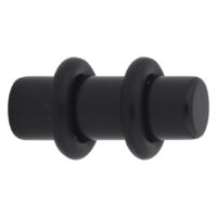 Schwarzer PMMA Plug für Ohrpiercings Schwarzer PMMA Plug mit glatter Oberfläche auf weißem Hintergrund