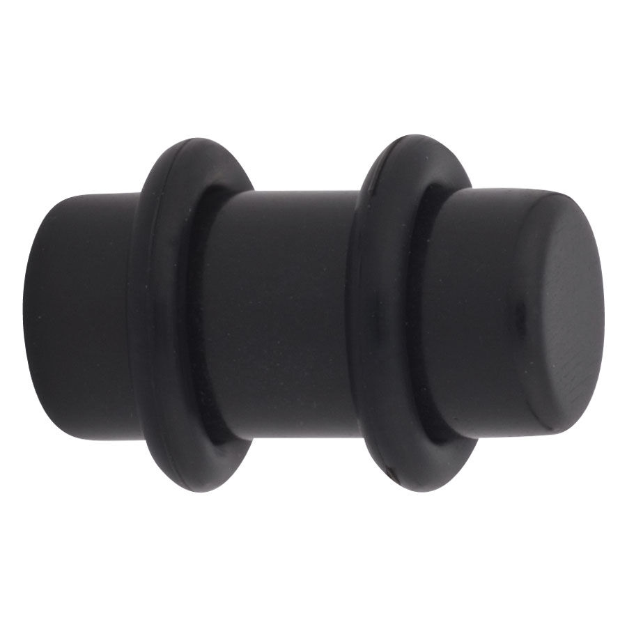 Schwarzer Plug aus PMMA für Ohr Schwarzer PMMA Plug mit doppeltem Rand auf weißem Hintergrund