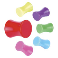 Neon Double Flared Plug in Bunt Bunte Neon Double Flared Plugs aus Acryl in Rot, Lila, Grün, Pink, Hellblau und Gelb auf weißem Hintergrund