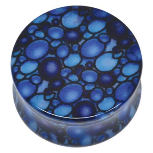 Runder blauer Plug mit Bubbles-Muster auf weißem Hintergrund